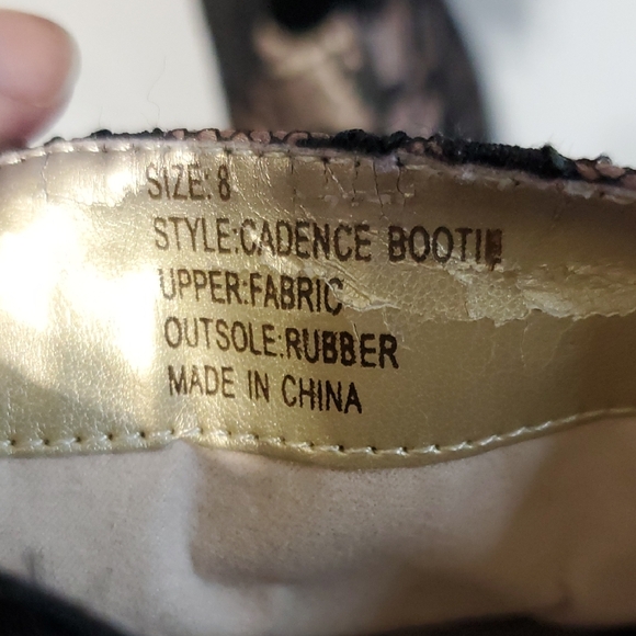 Joyfolie NWOT Black and Tan Lace Heeled Velvet Bow Candence Boots Sz 8 *flaw - Picture 10 of 10